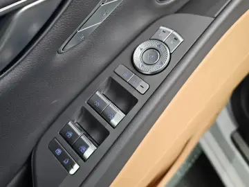 2023 Genesis G80 с пробегом 27 492 км