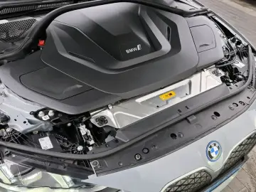 2025 BMW i4 с пробегом 4 801 км