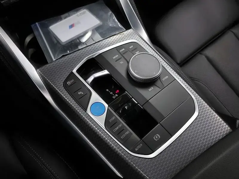 2025 BMW i4 с пробегом 4 801 км