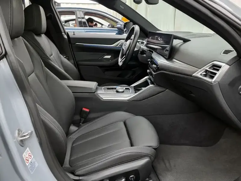 2025 BMW i4 с пробегом 4 801 км