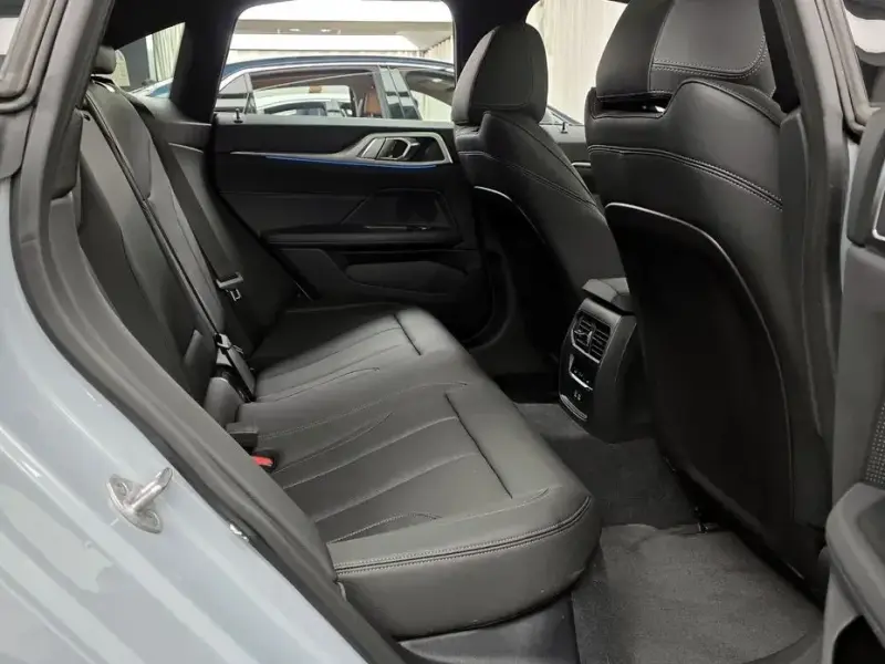 2025 BMW i4 с пробегом 4 801 км