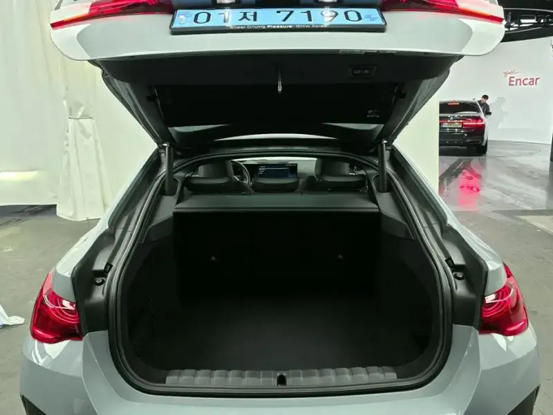 2025 BMW i4 с пробегом 4 801 км