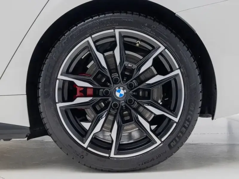 2025 BMW i4 с пробегом 4 250 км