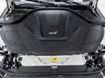 2025 BMW i4 с пробегом 4 250 км