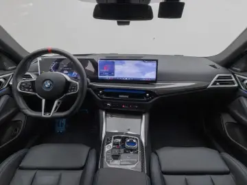 2025 BMW i4 с пробегом 4 250 км