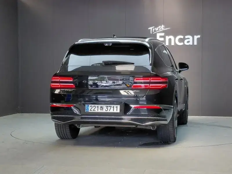 2023 Genesis GV80 с пробегом 65 089 км