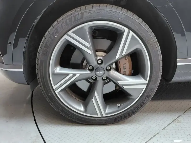 2023 Genesis GV80 с пробегом 65 089 км