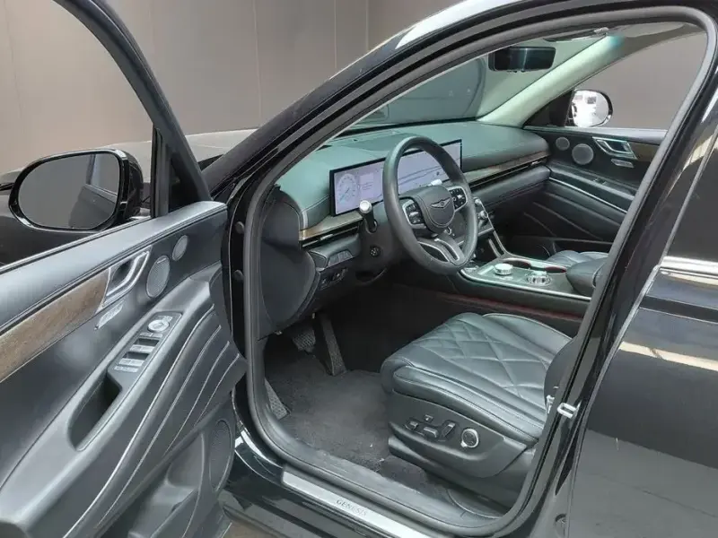 2023 Genesis GV80 с пробегом 65 089 км