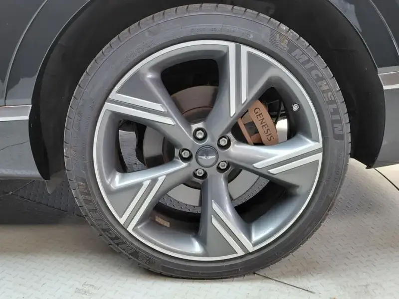 2023 Genesis GV80 с пробегом 65 089 км