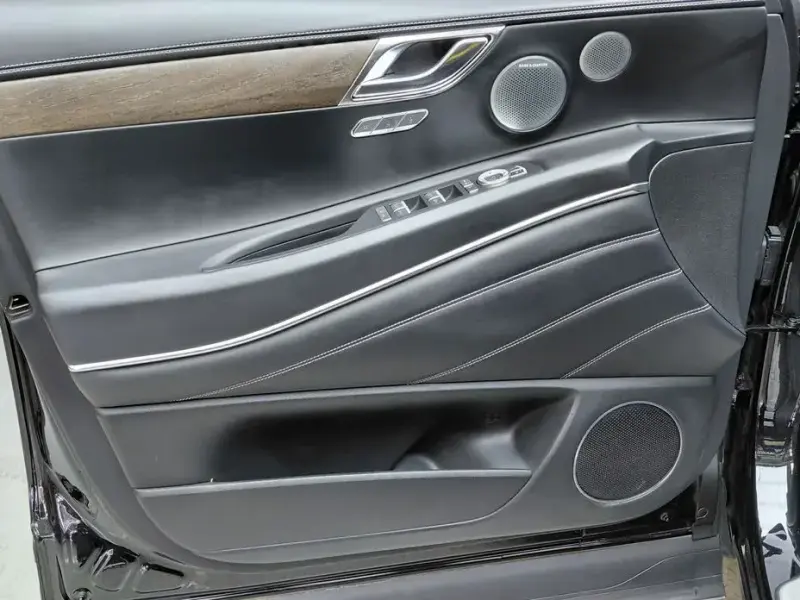 2023 Genesis GV80 с пробегом 65 089 км