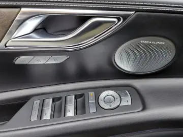 2023 Genesis GV80 с пробегом 65 089 км