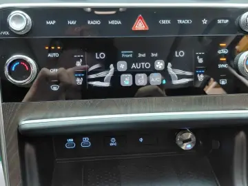 2023 Genesis GV80 с пробегом 65 089 км