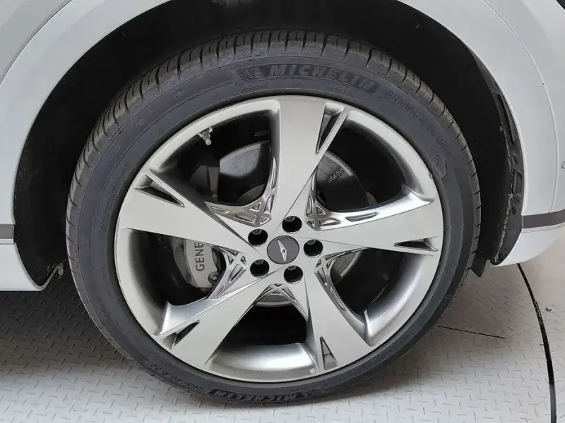 2023 Genesis GV80 с пробегом 23 081 км
