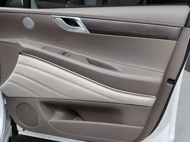 2023 Genesis GV80 с пробегом 23 081 км