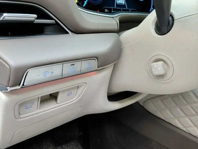 2023 Genesis GV80 с пробегом 23 081 км