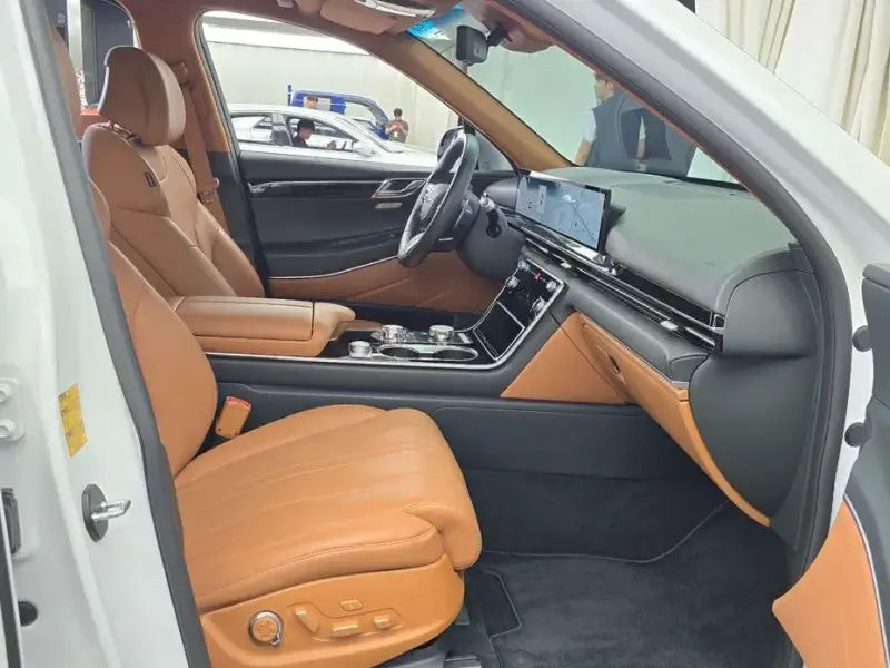 2023 Genesis GV80 с пробегом 41 177 км