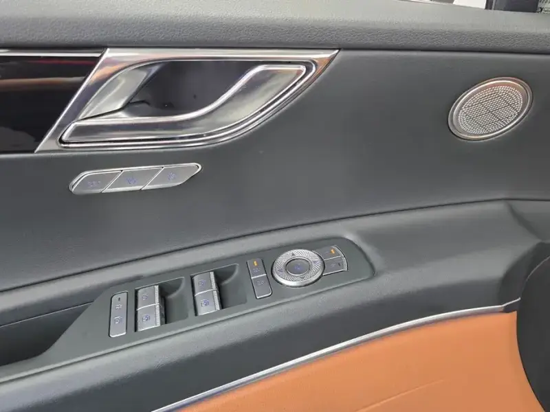2023 Genesis GV80 с пробегом 41 177 км