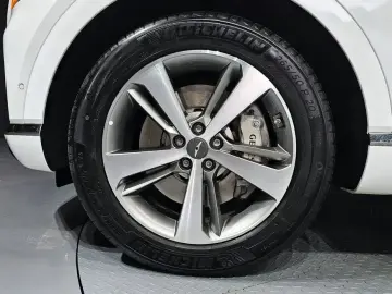 2023 Genesis GV80 с пробегом 16 814 км