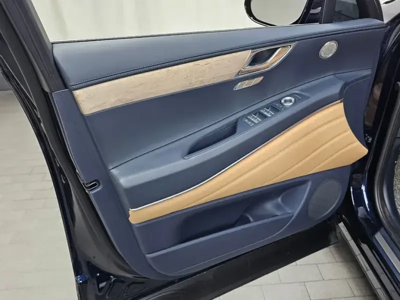 2023 Genesis GV80 с пробегом 44 016 км
