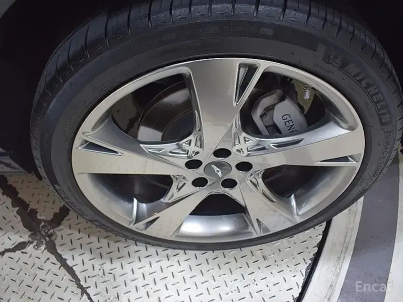 2023 Genesis GV80 с пробегом 67 622 км