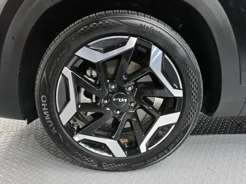 2025 Kia Seltos с пробегом 13 727 км