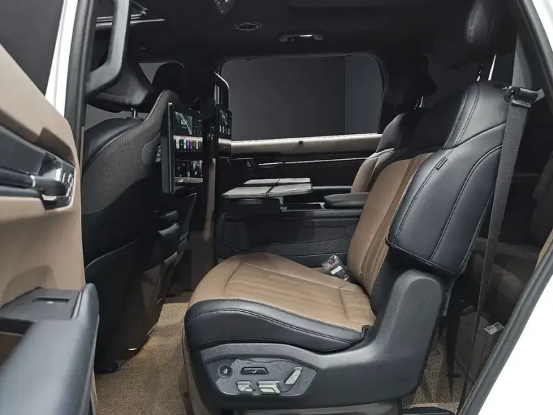 2024 Kia EV9 с пробегом 38 372 км