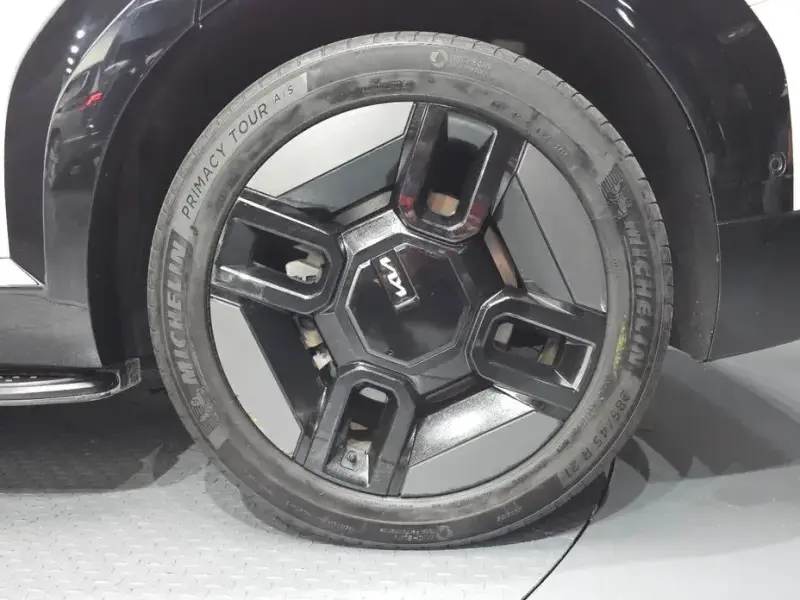 2024 Kia EV9 с пробегом 38 372 км