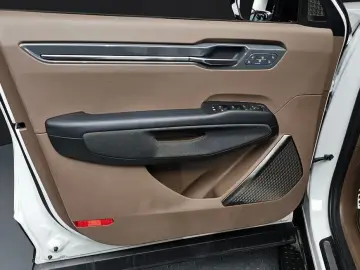 2024 Kia EV9 с пробегом 38 372 км