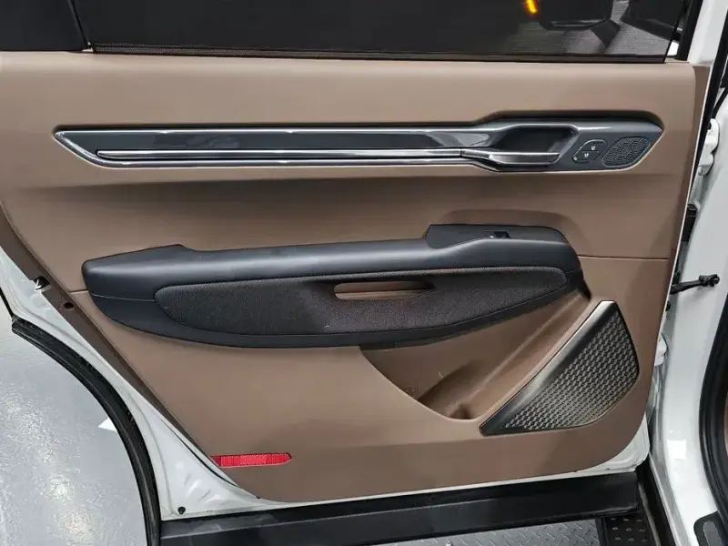 2024 Kia EV9 с пробегом 38 372 км