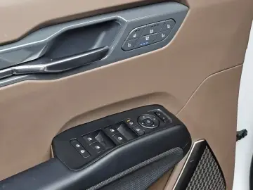 2024 Kia EV9 с пробегом 38 372 км