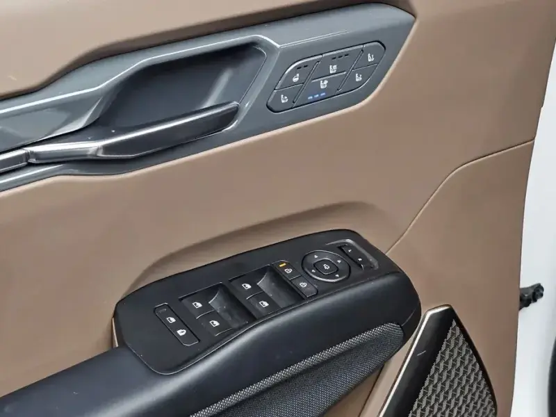 2024 Kia EV9 с пробегом 38 372 км