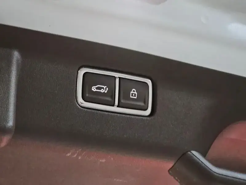 2024 Kia EV9 с пробегом 38 372 км
