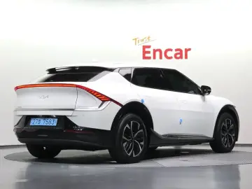 2022 Kia EV6 с пробегом 77 196 км
