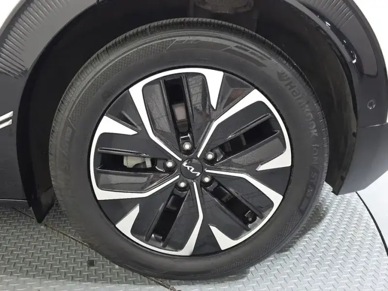 2022 Kia EV6 с пробегом 77 196 км