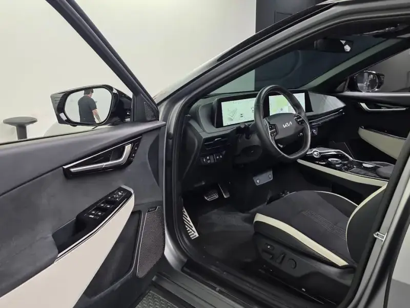 2024 Kia EV6 с пробегом 56 107 км