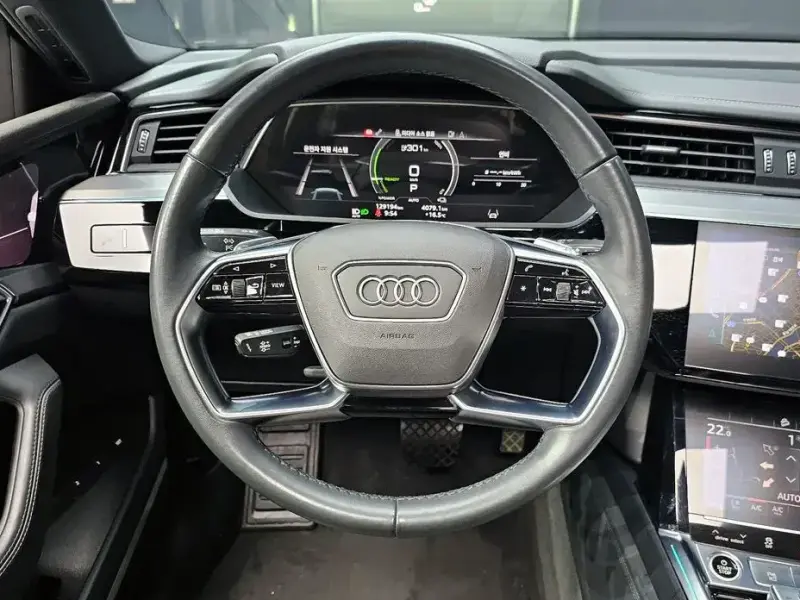 2021 Audi e-tron с пробегом 129 194 км