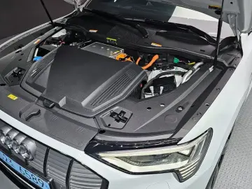 2021 Audi e-tron с пробегом 129 194 км