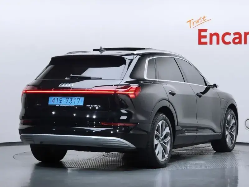 2023 Audi e-tron с пробегом 13 356 км