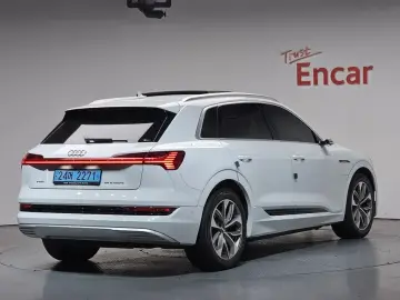 2020 Audi e-tron с пробегом 65 403 км