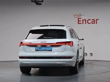 2020 Audi e-tron с пробегом 65 403 км