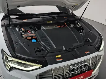 2020 Audi e-tron с пробегом 65 403 км