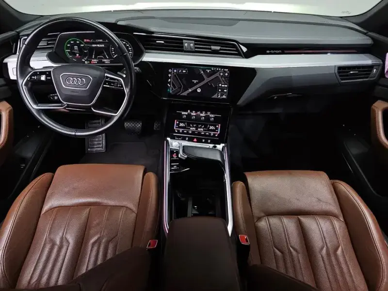2020 Audi e-tron с пробегом 65 403 км