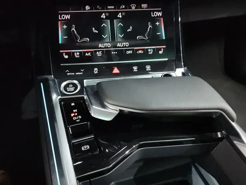 2023 Audi e-tron с пробегом 13 356 км