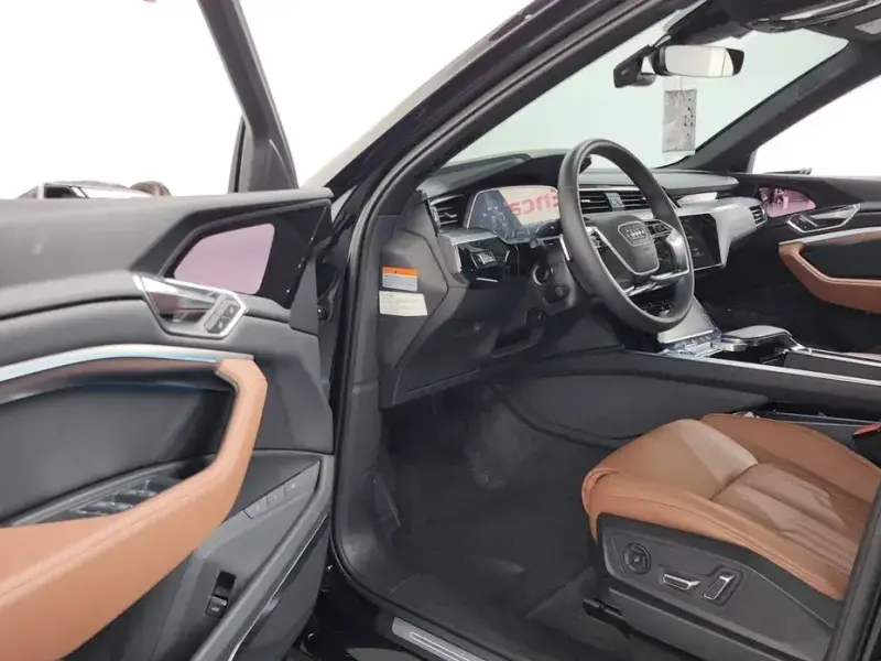2023 Audi e-tron с пробегом 13 356 км