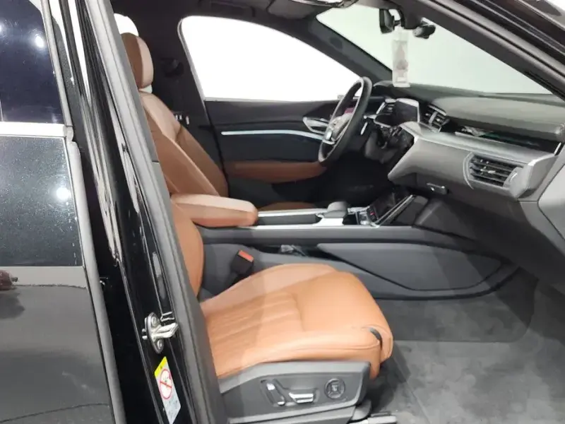 2023 Audi e-tron с пробегом 13 356 км