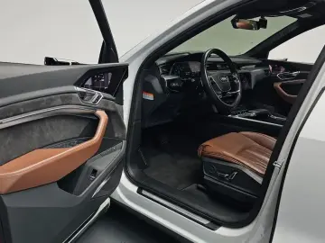 2020 Audi e-tron с пробегом 65 403 км