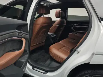 2020 Audi e-tron с пробегом 65 403 км