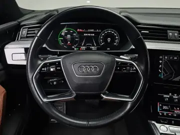 2020 Audi e-tron с пробегом 65 403 км