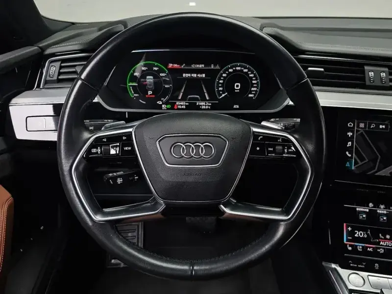 2020 Audi e-tron с пробегом 65 403 км