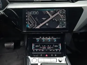 2020 Audi e-tron с пробегом 65 403 км